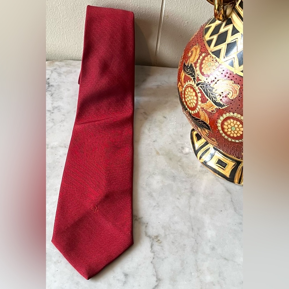 EUC: Christian Dior Elegant Red Men's Tie.